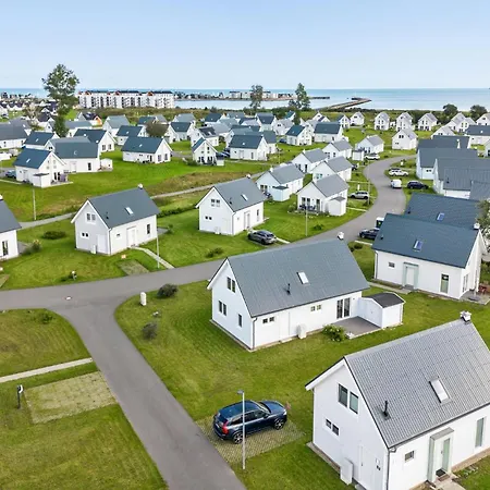 4 Bedroom Amazing In Ostseeresort *