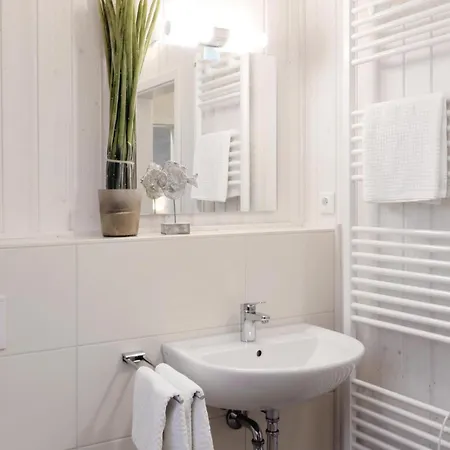 4 Bedroom Amazing In Ostseeresort 別荘